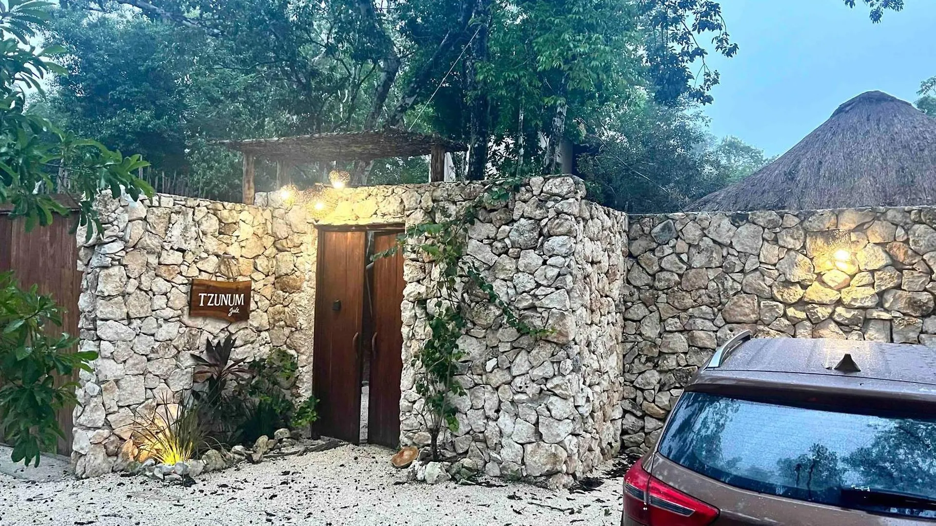 Lodge Tzunum Jade Tulum