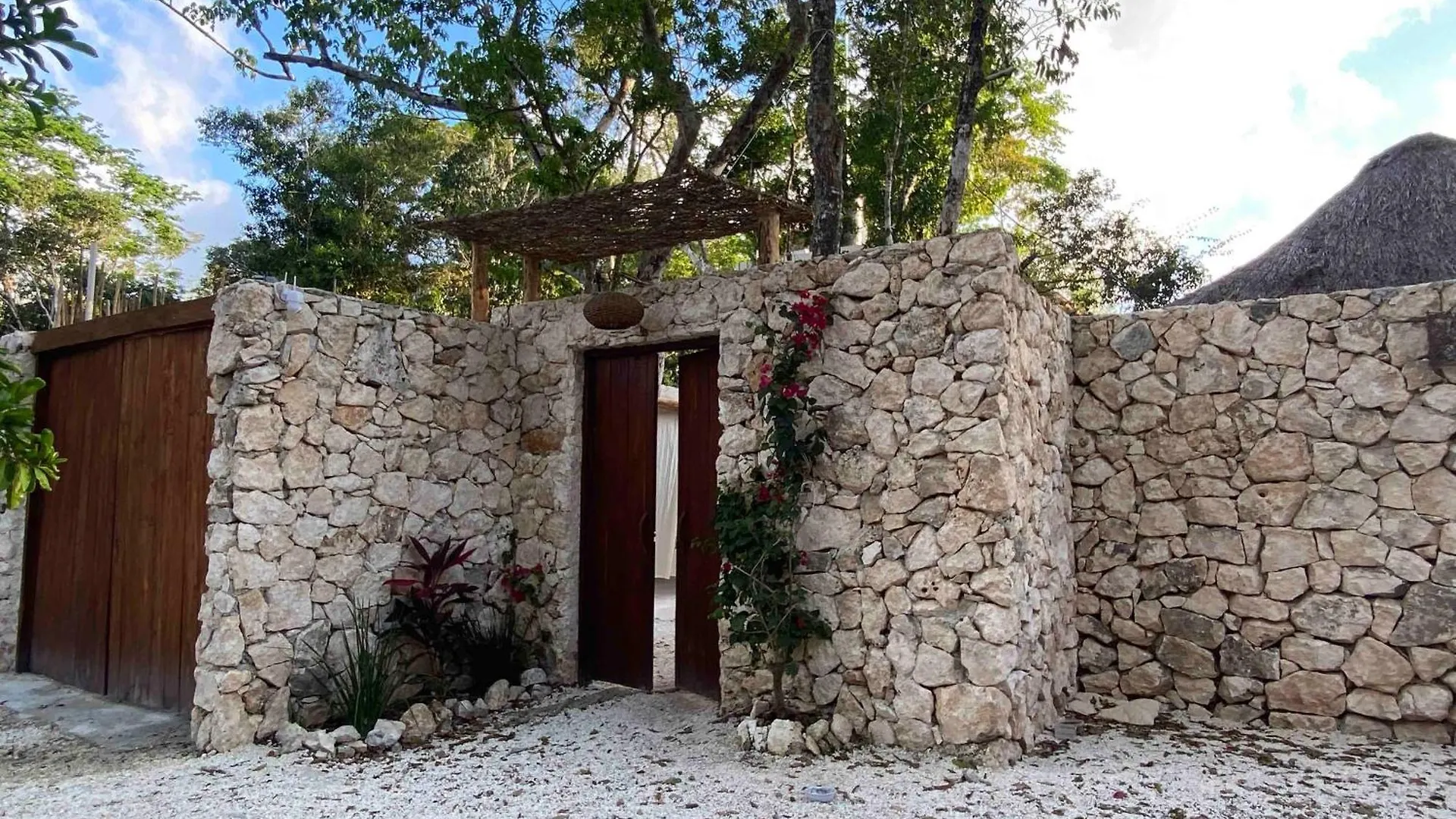 Lodge Tzunum Jade Tulum